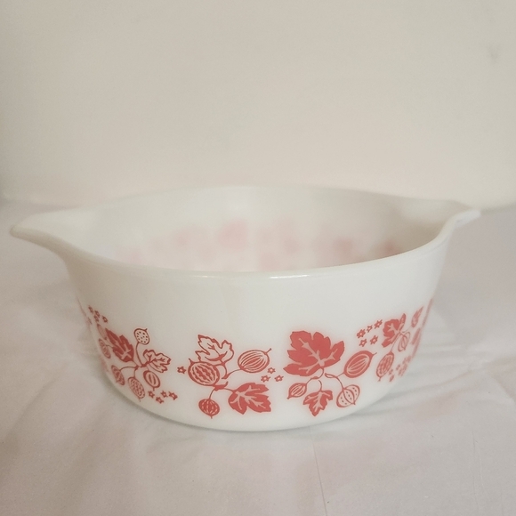 Vintage Pyrex Pink Gooseberry Casserole Dish - Picture 4 of 8